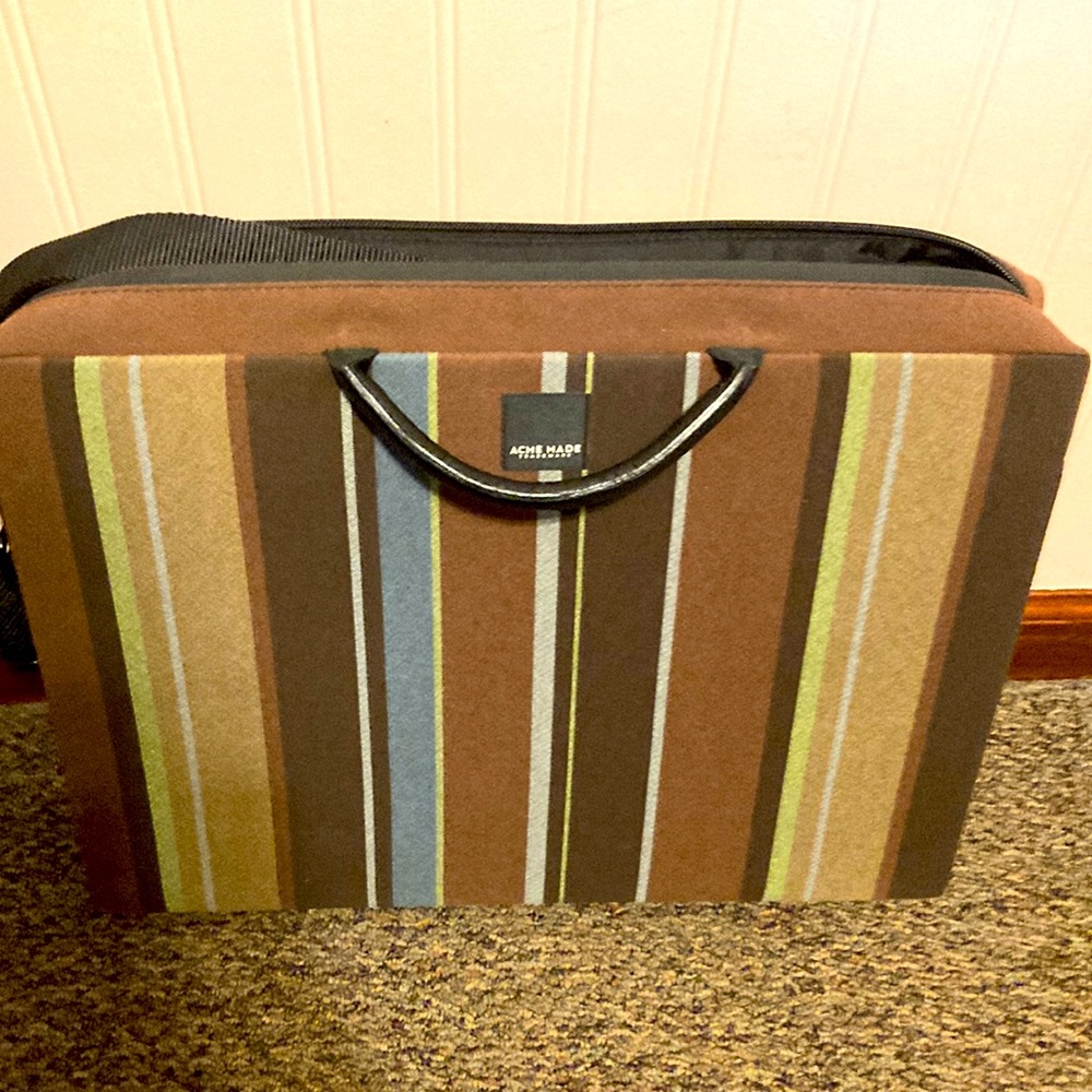 Laptop bag with shoulder strap and handle by ACME